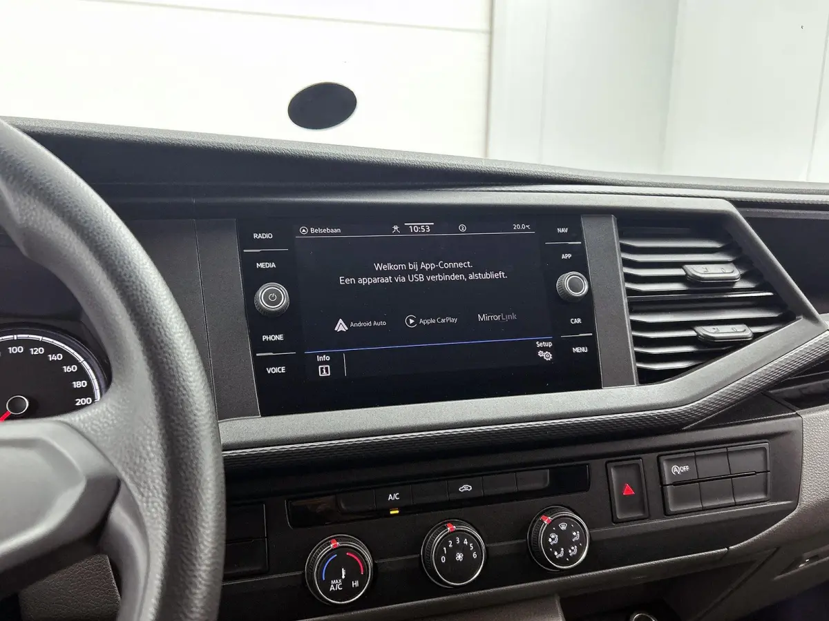 2.0 TDI L2H1 Comfortline 110PK | Airco | Trekhaak | Radio | Bijrijdersbank | Parkeerhulp achter | Cruise control | Navigatie | Apple Carplay/Android Auto |