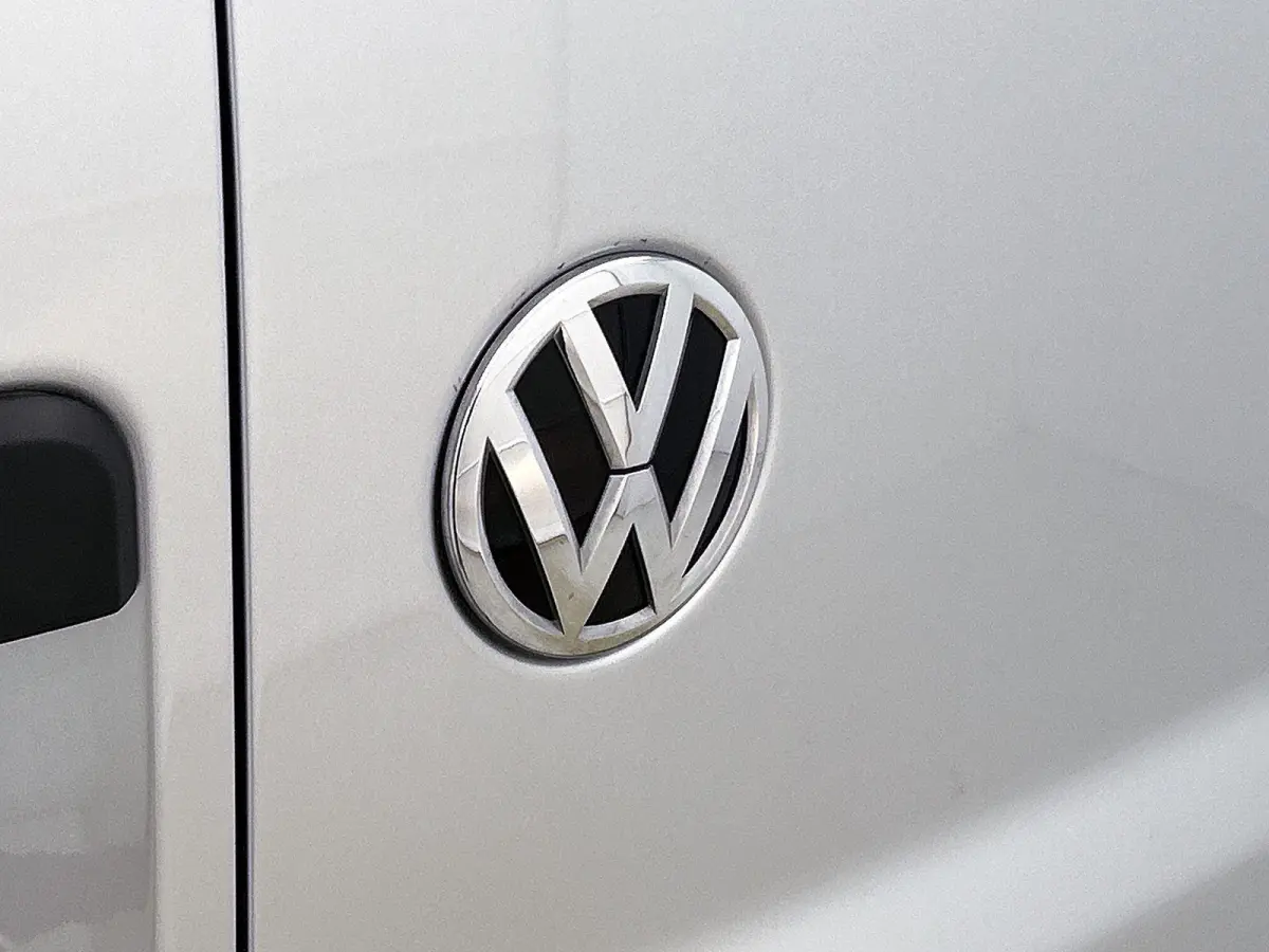 2.0 TDI L2H1 Comfortline 110PK | Airco | Trekhaak | Radio | Bijrijdersbank | Parkeerhulp achter | Cruise control | Navigatie | Apple Carplay/Android Auto |