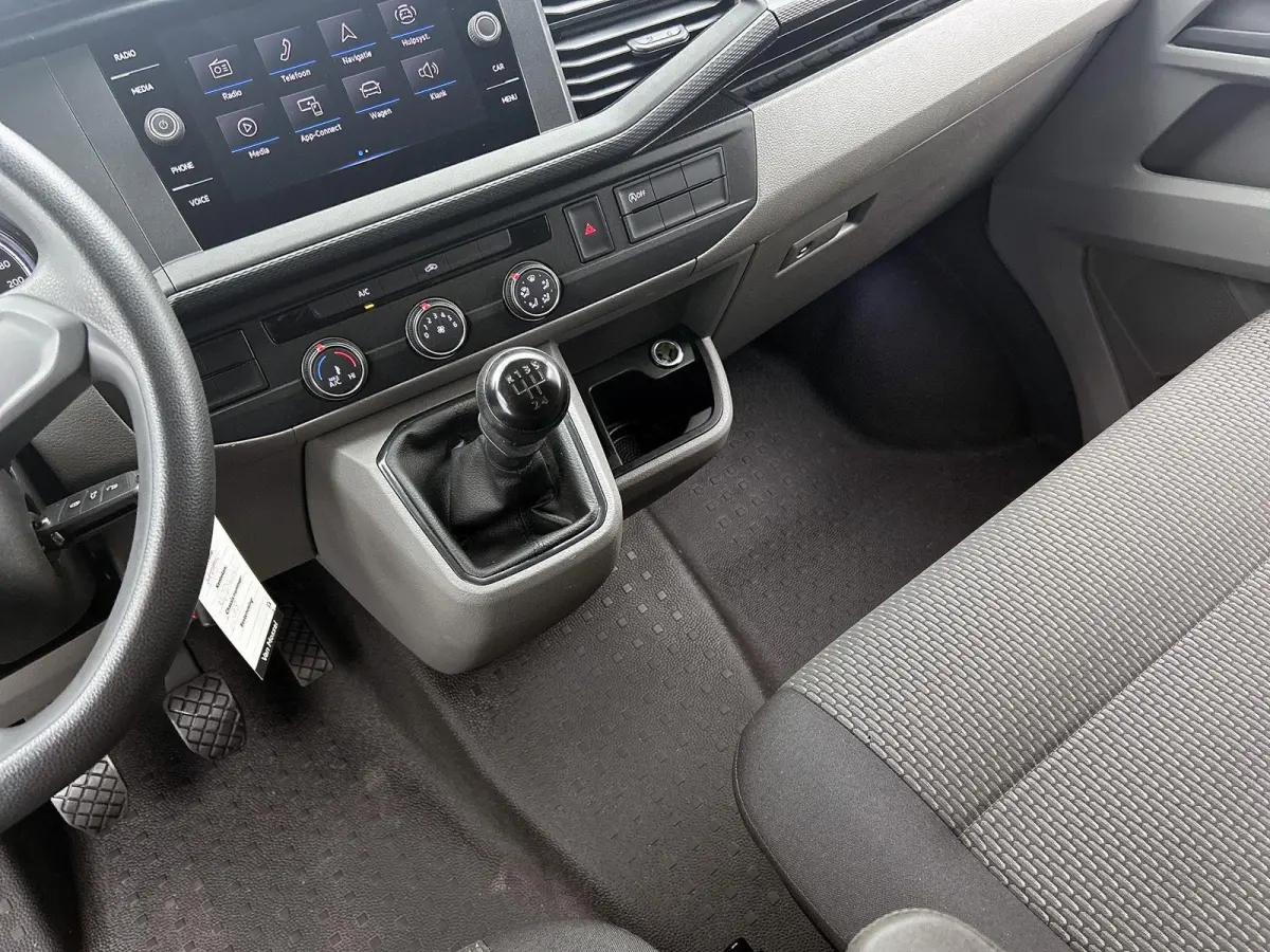 2.0 TDI L2H1 Comfortline 110PK | Airco | Trekhaak | Radio | Bijrijdersbank | Parkeerhulp achter | Cruise control | Navigatie | Apple Carplay/Android Auto |