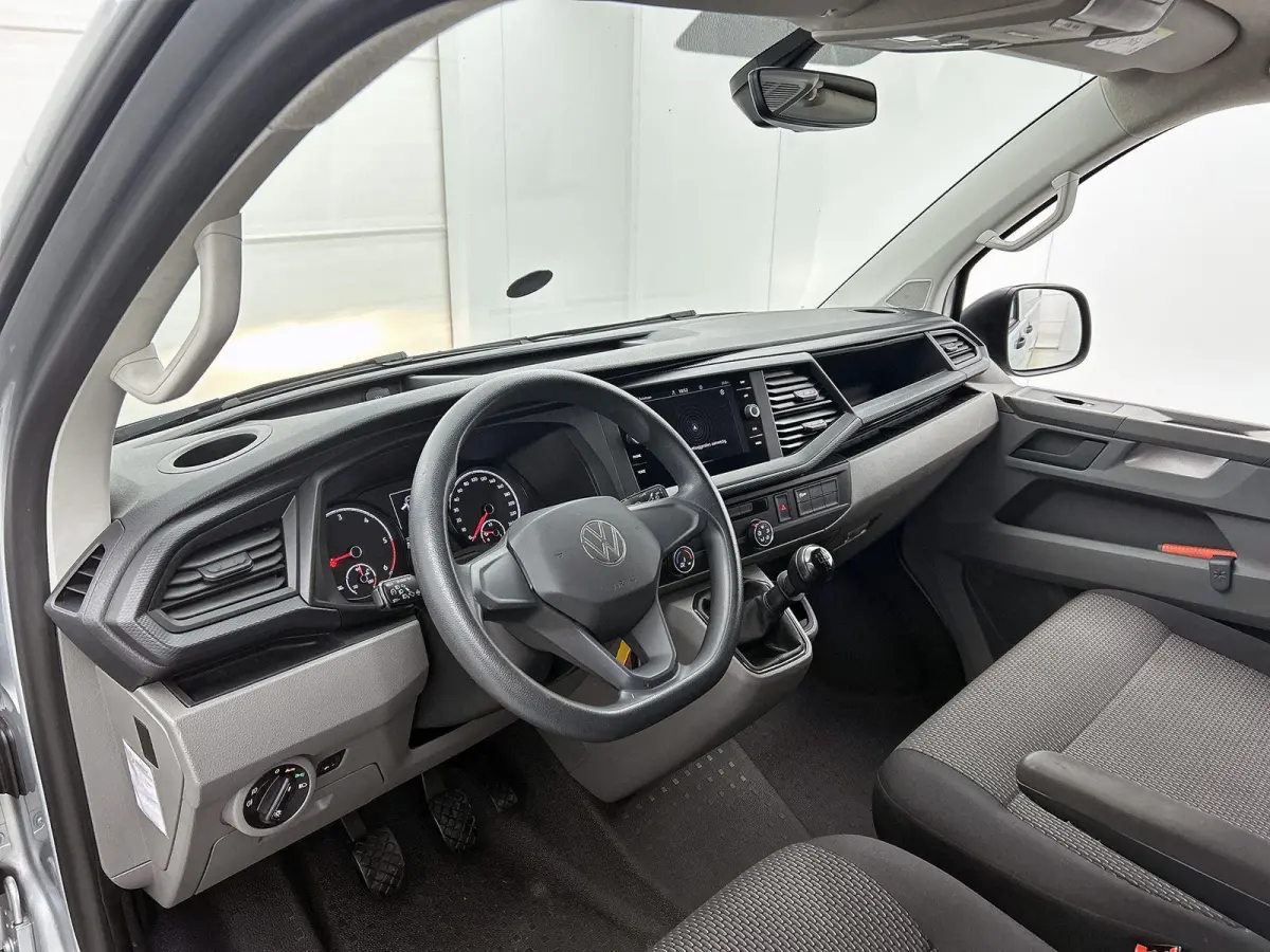 2.0 TDI L2H1 Comfortline 110PK | Airco | Trekhaak | Radio | Bijrijdersbank | Parkeerhulp achter | Cruise control | Navigatie | Apple Carplay/Android Auto |