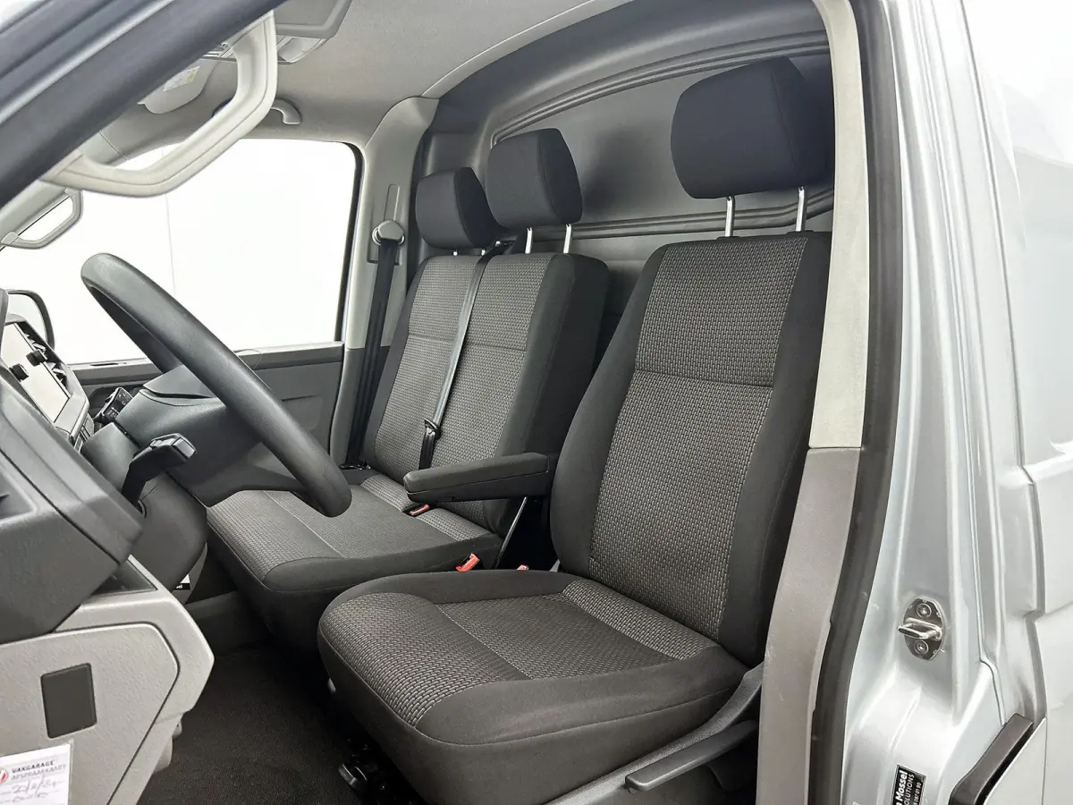 2.0 TDI L2H1 Comfortline 110PK | Airco | Trekhaak | Radio | Bijrijdersbank | Parkeerhulp achter | Cruise control | Navigatie | Apple Carplay/Android Auto |