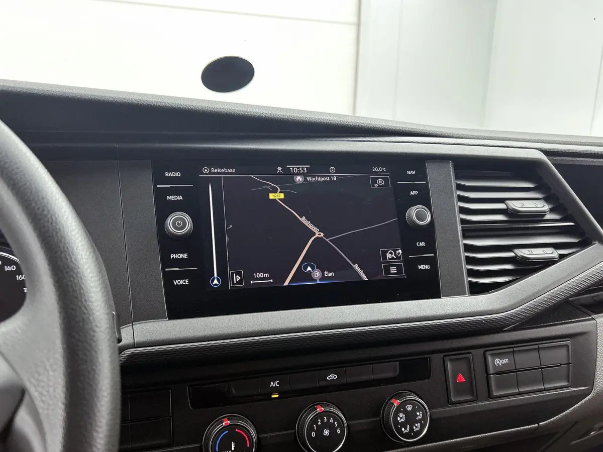 2.0 TDI L2H1 Comfortline 110PK | Airco | Trekhaak | Radio | Bijrijdersbank | Parkeerhulp achter | Cruise control | Navigatie | Apple Carplay/Android Auto |