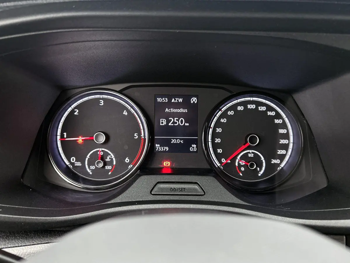 2.0 TDI L2H1 Comfortline 110PK | Airco | Trekhaak | Radio | Bijrijdersbank | Parkeerhulp achter | Cruise control | Navigatie | Apple Carplay/Android Auto |