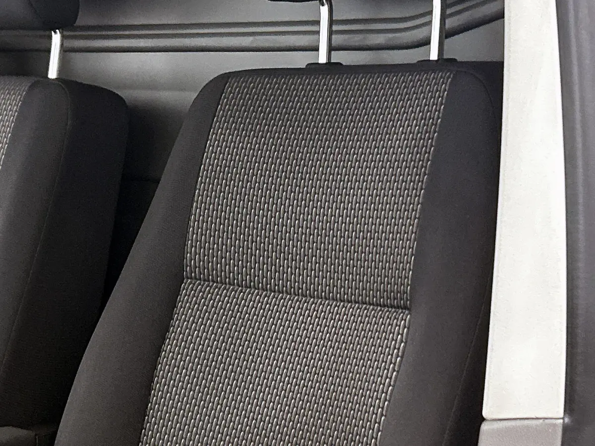 2.0 TDI L2H1 Comfortline 110PK | Airco | Trekhaak | Radio | Bijrijdersbank | Parkeerhulp achter | Cruise control | Navigatie | Apple Carplay/Android Auto |