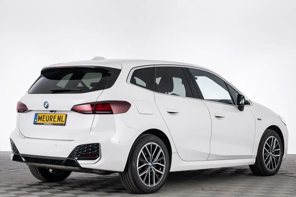 225e xDrive M Sport | Half LEDER | SFEER | CAMERA | ECC