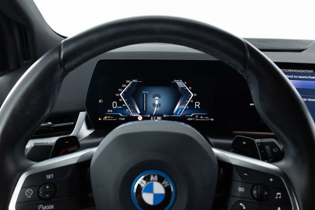 225e xDrive M Sport | Half LEDER | SFEER | CAMERA | ECC