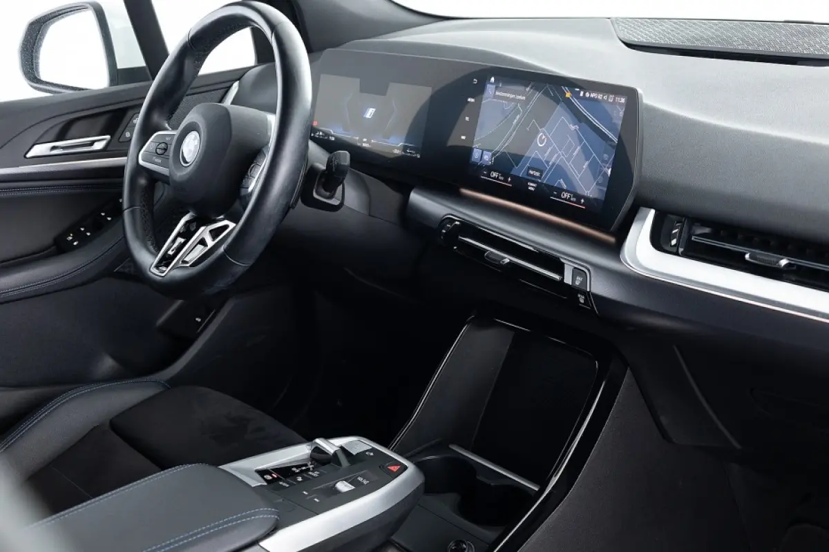 225e xDrive M Sport | Half LEDER | SFEER | CAMERA | ECC