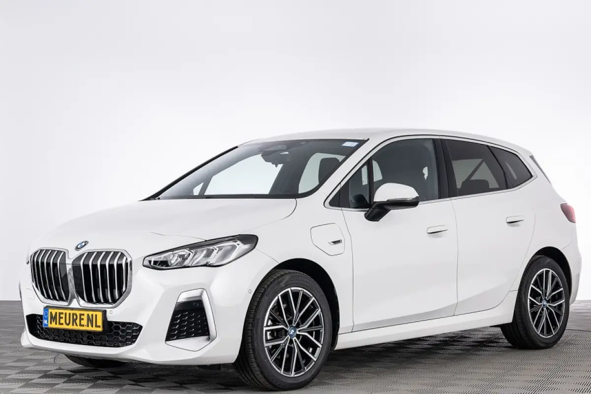 225e xDrive M Sport | Half LEDER | SFEER | CAMERA | ECC