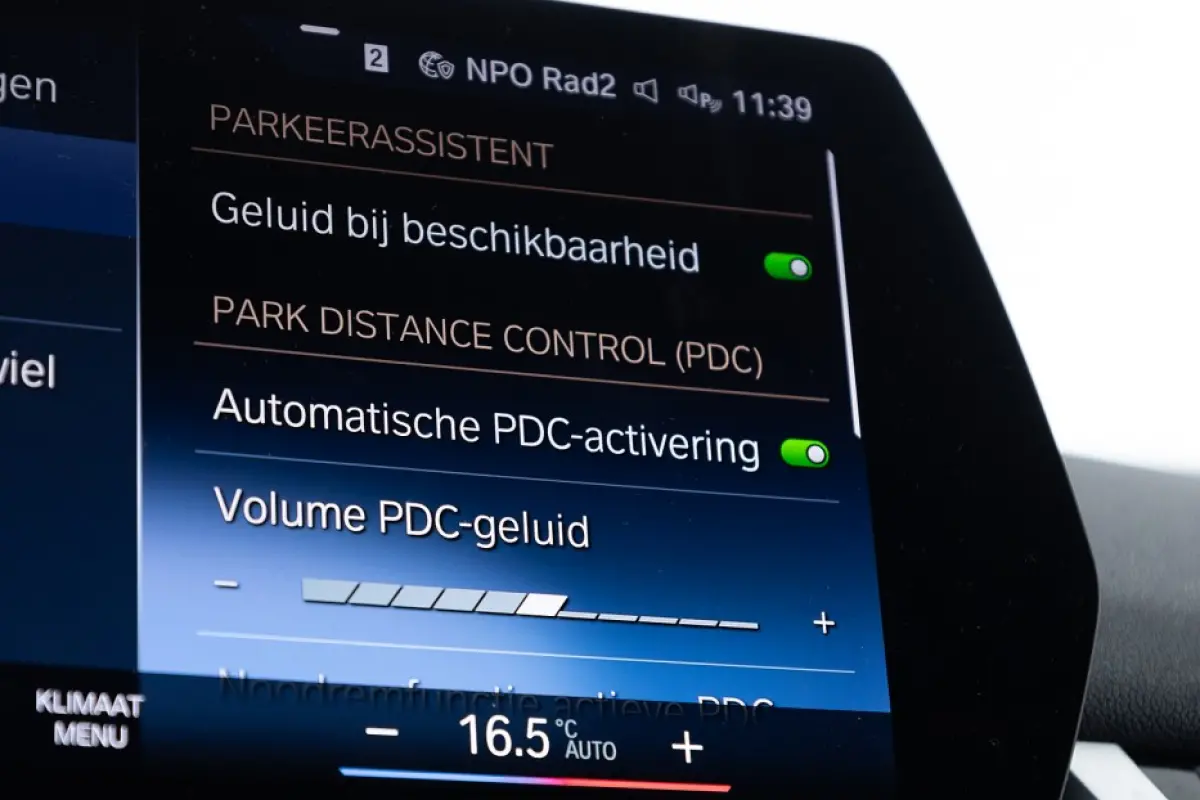 225e xDrive M Sport | Half LEDER | SFEER | CAMERA | ECC