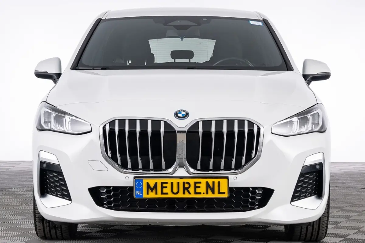 225e xDrive M Sport | Half LEDER | SFEER | CAMERA | ECC
