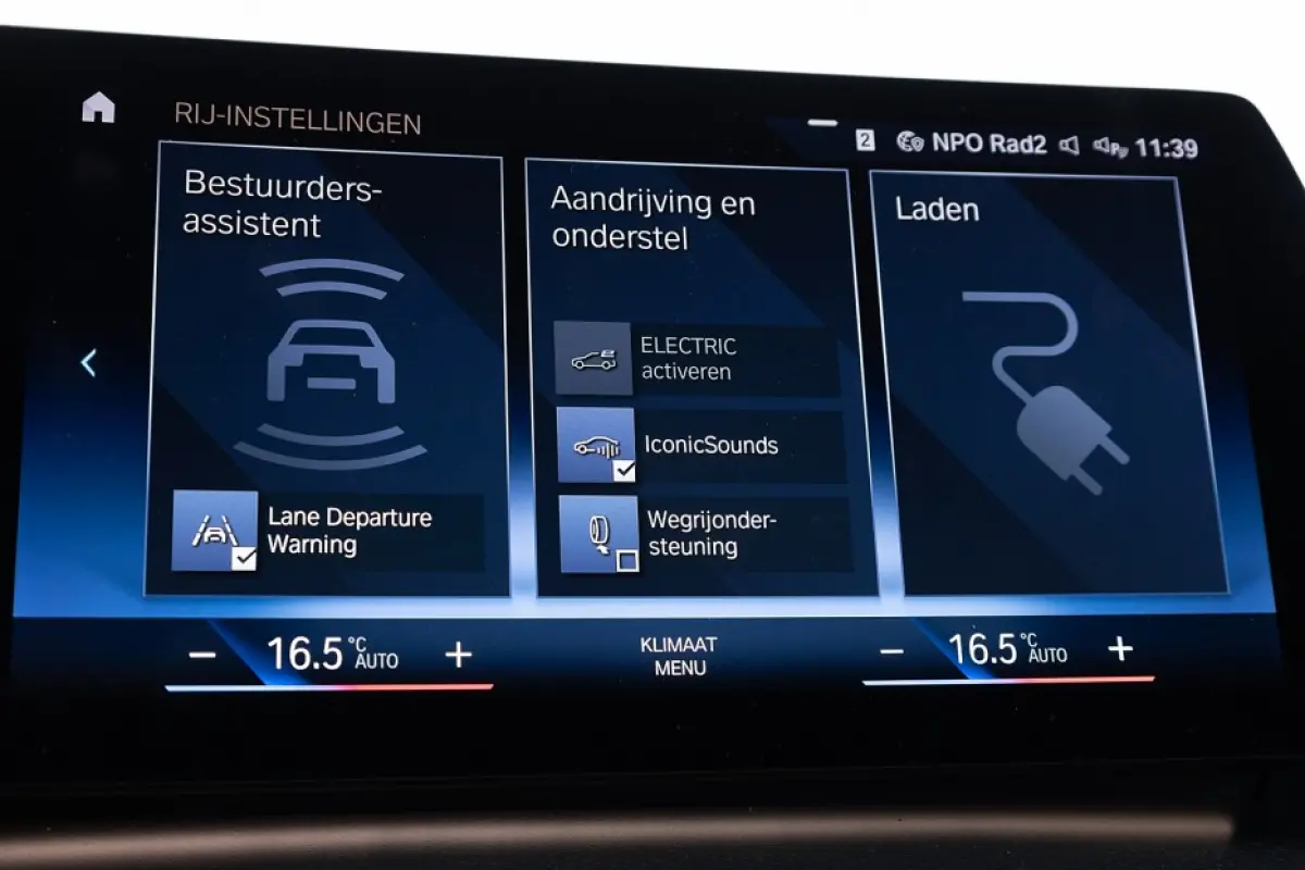 225e xDrive M Sport | Half LEDER | SFEER | CAMERA | ECC