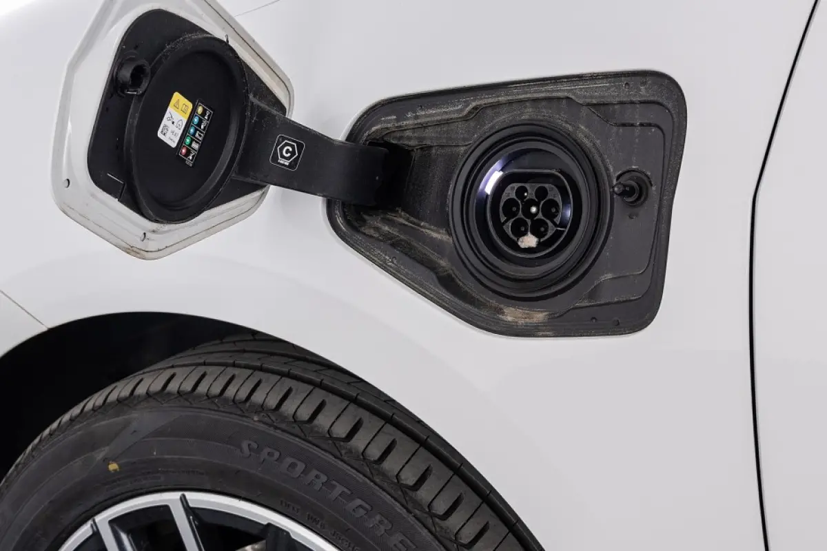 225e xDrive M Sport | Half LEDER | SFEER | CAMERA | ECC