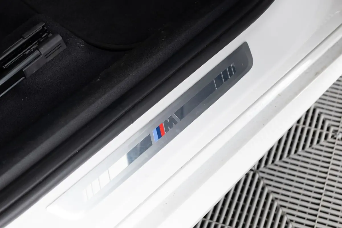 225e xDrive M Sport | Half LEDER | SFEER | CAMERA | ECC