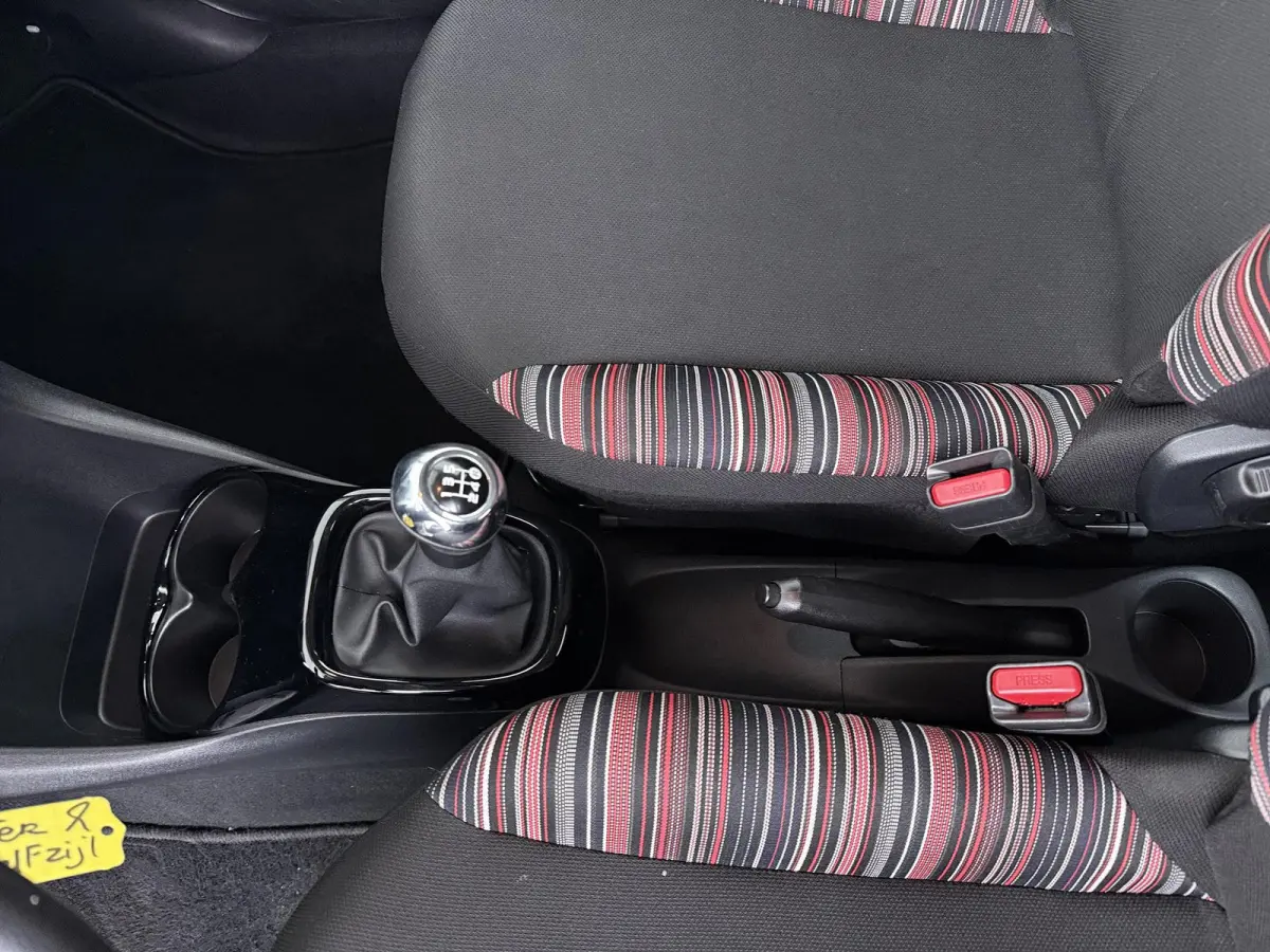1.0 VTi Feel | Airco | Bluetooth | Lage Kilometerstand |
