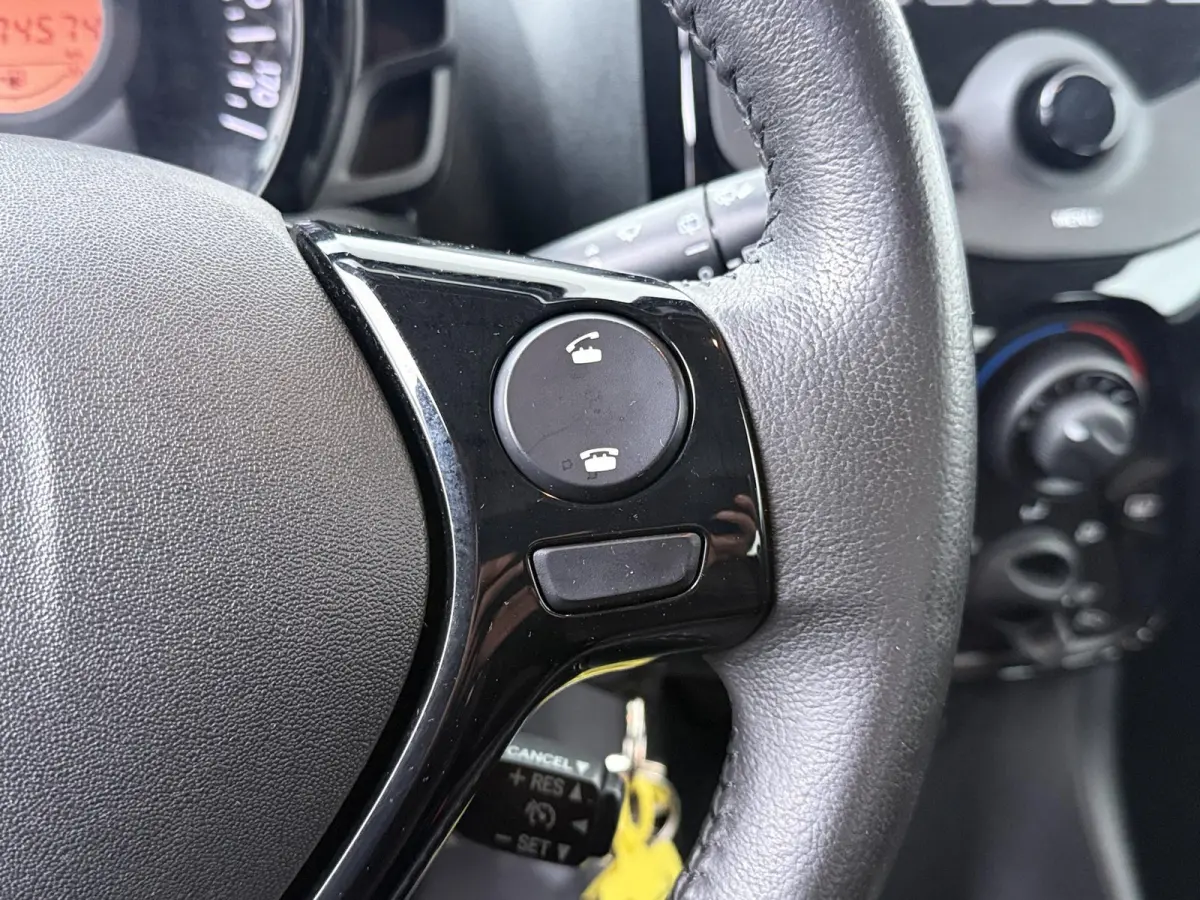 1.0 VTi Feel | Airco | Bluetooth | Lage Kilometerstand |