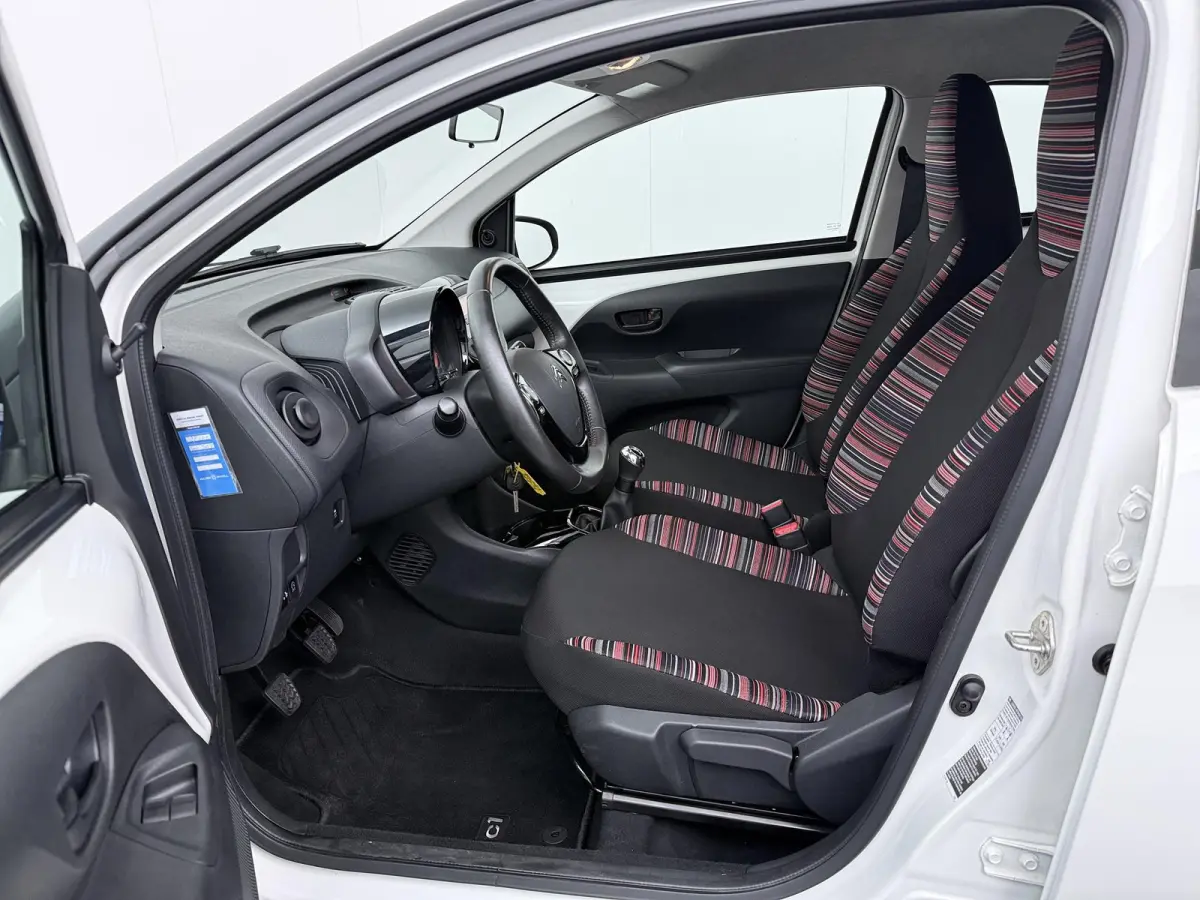 1.0 VTi Feel | Airco | Bluetooth | Lage Kilometerstand |
