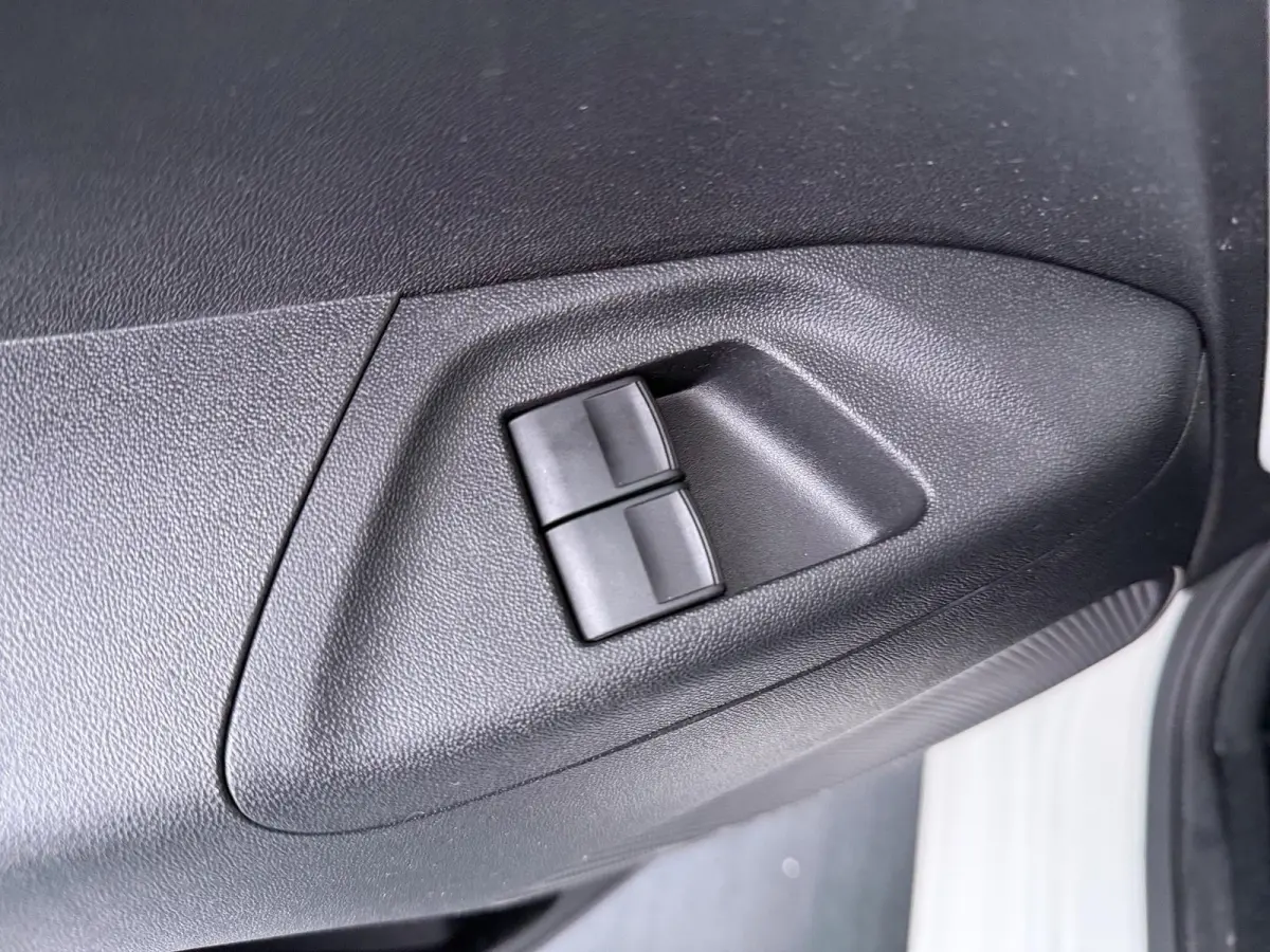 1.0 VTi Feel | Airco | Bluetooth | Lage Kilometerstand |