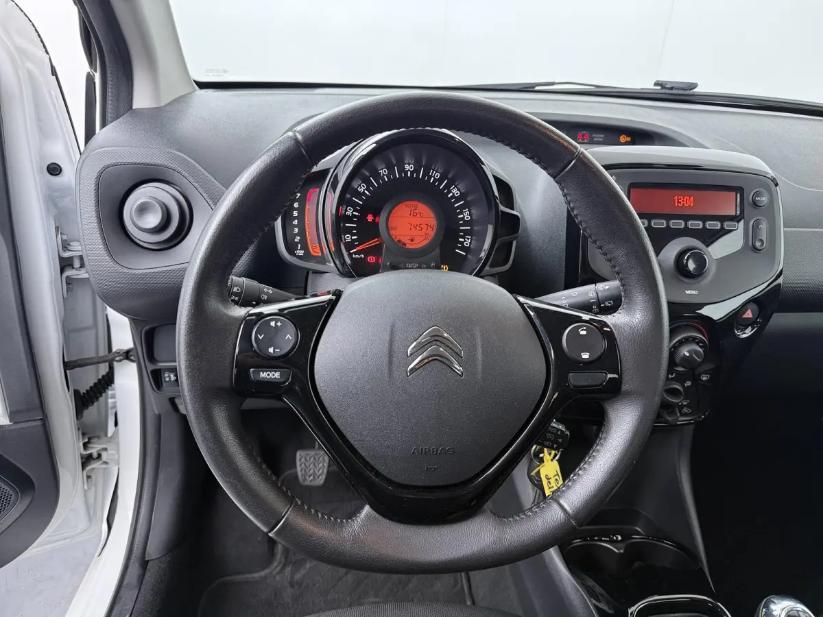1.0 VTi Feel | Airco | Bluetooth | Lage Kilometerstand |
