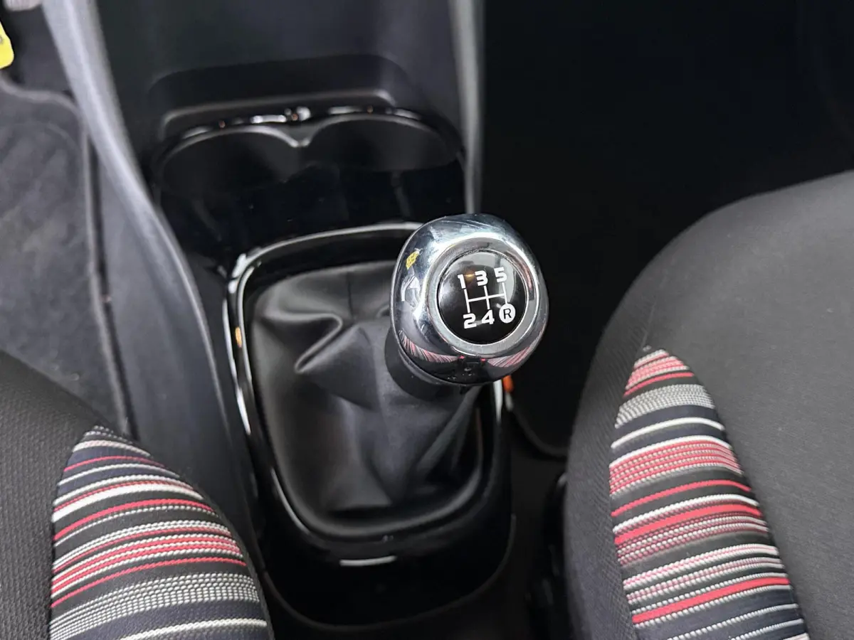 1.0 VTi Feel | Airco | Bluetooth | Lage Kilometerstand |