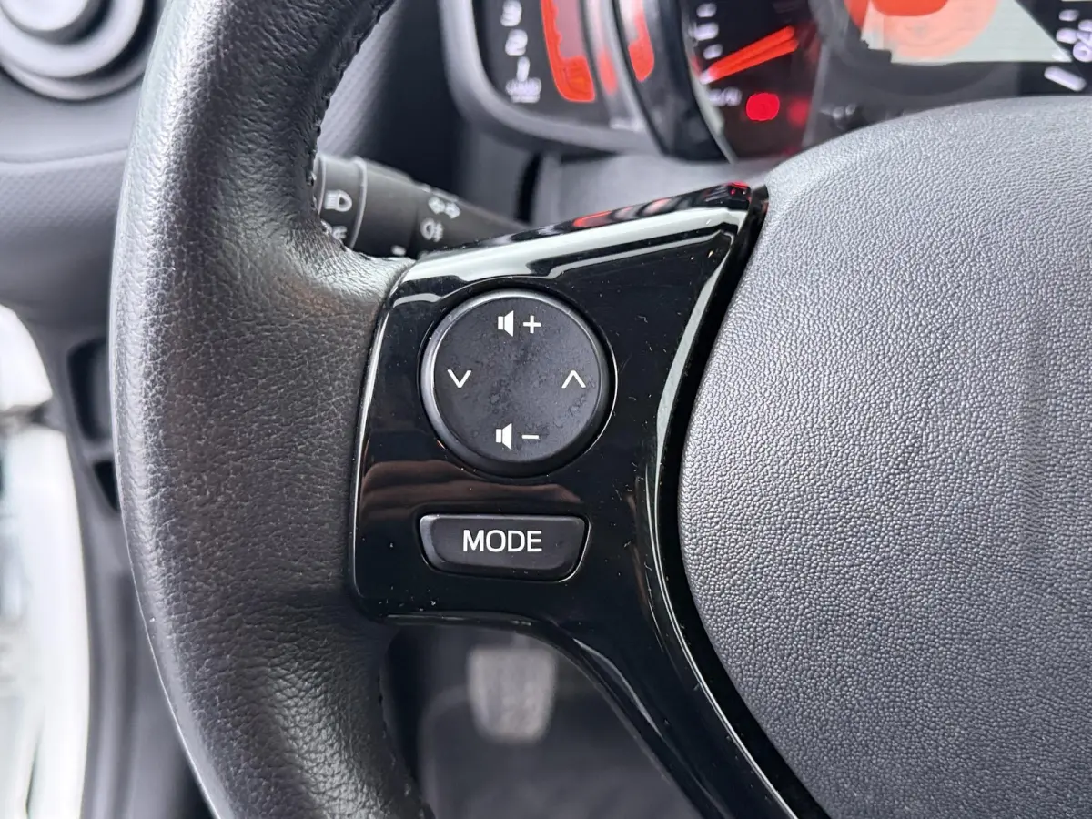 1.0 VTi Feel | Airco | Bluetooth | Lage Kilometerstand |