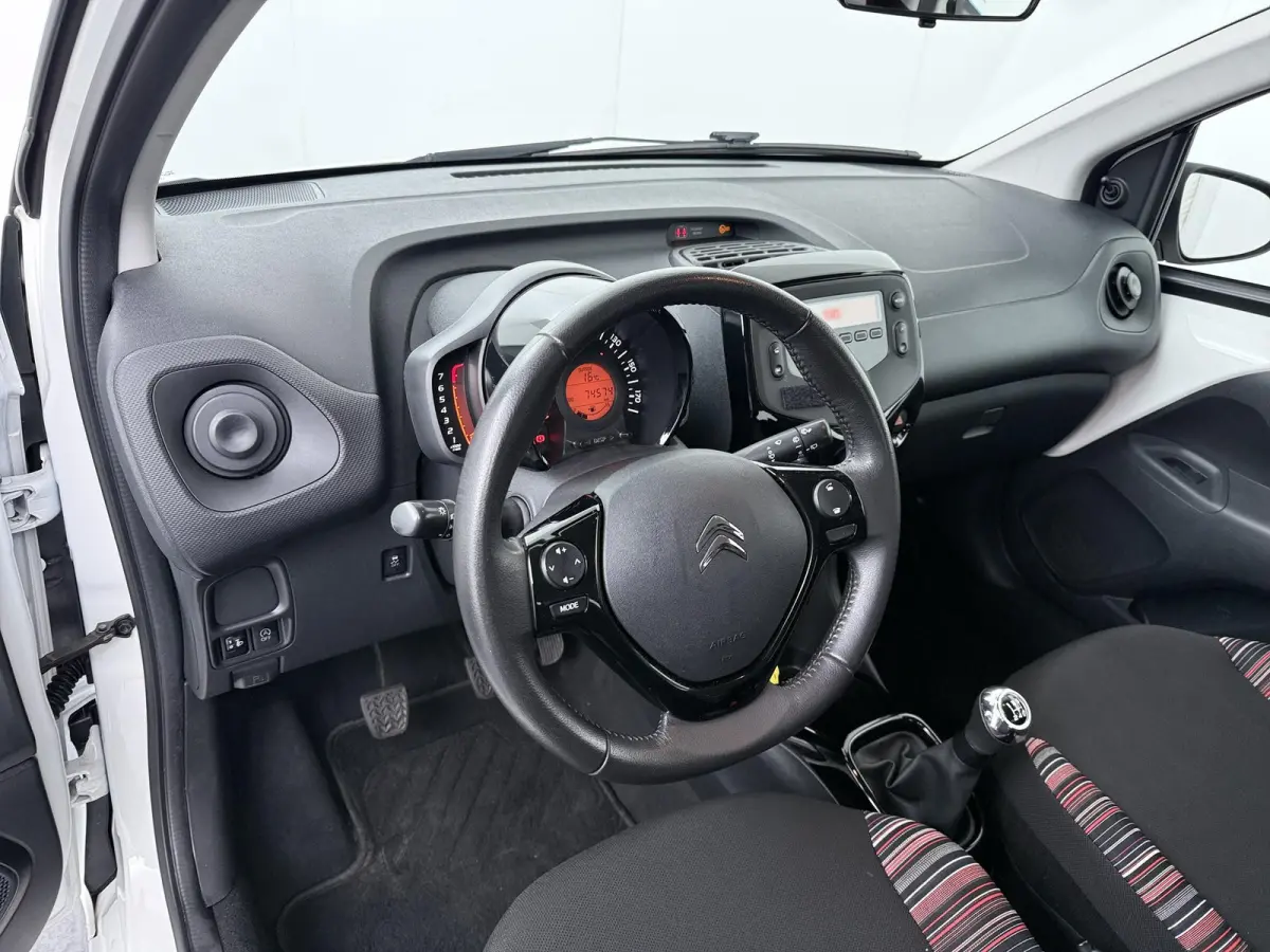1.0 VTi Feel | Airco | Bluetooth | Lage Kilometerstand |