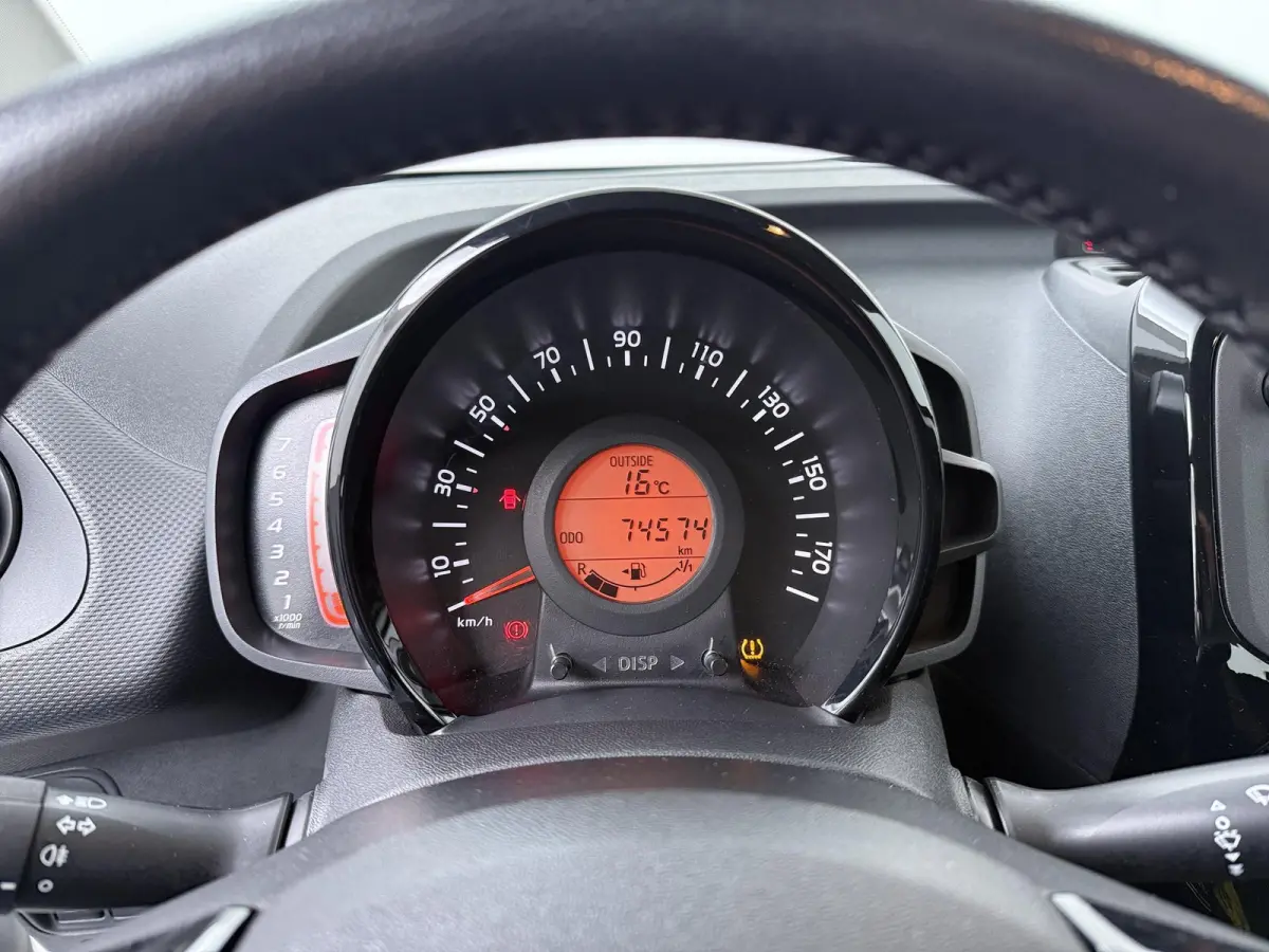 1.0 VTi Feel | Airco | Bluetooth | Lage Kilometerstand |