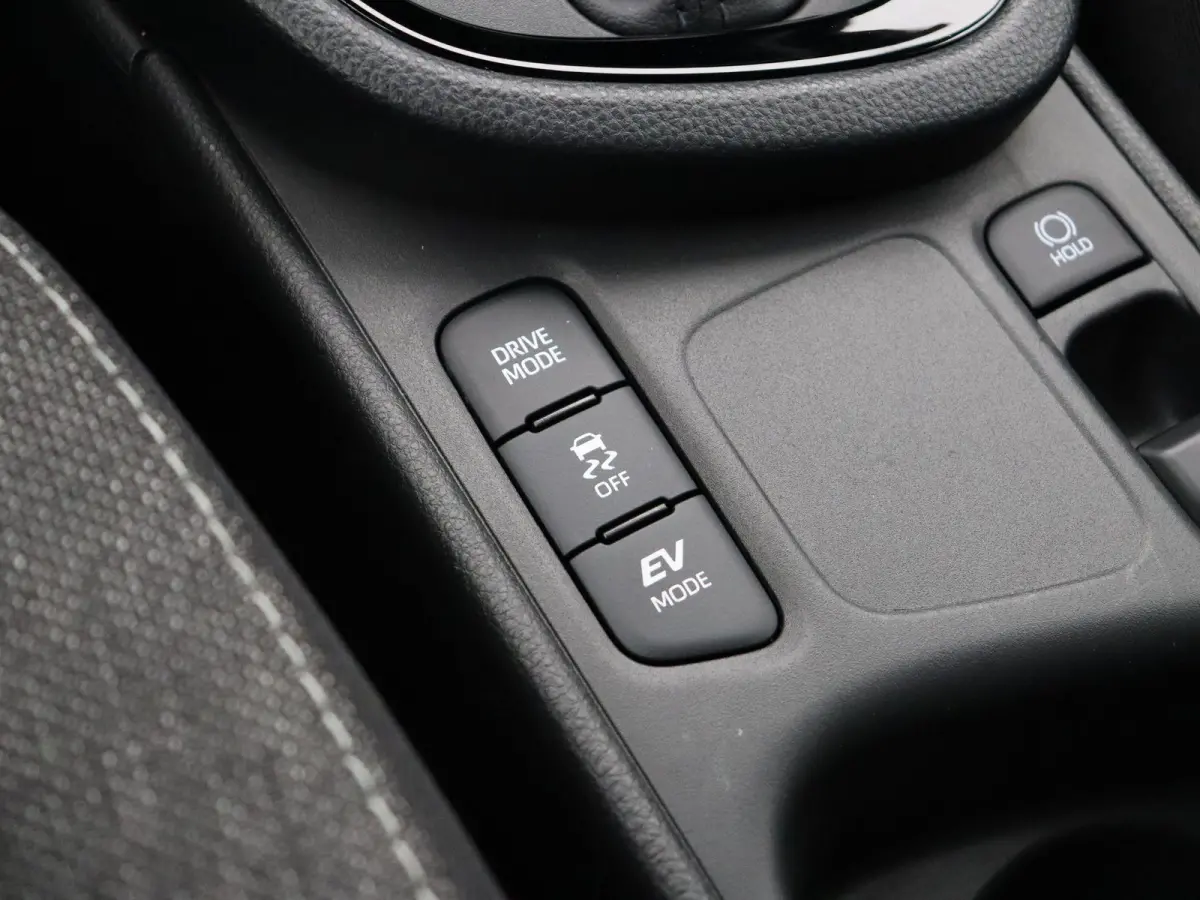 1.5 Hybrid 115 Dynamic | Stoelverwarming | Stuurwielverwarming | Apple Carplay & Android Auto |
