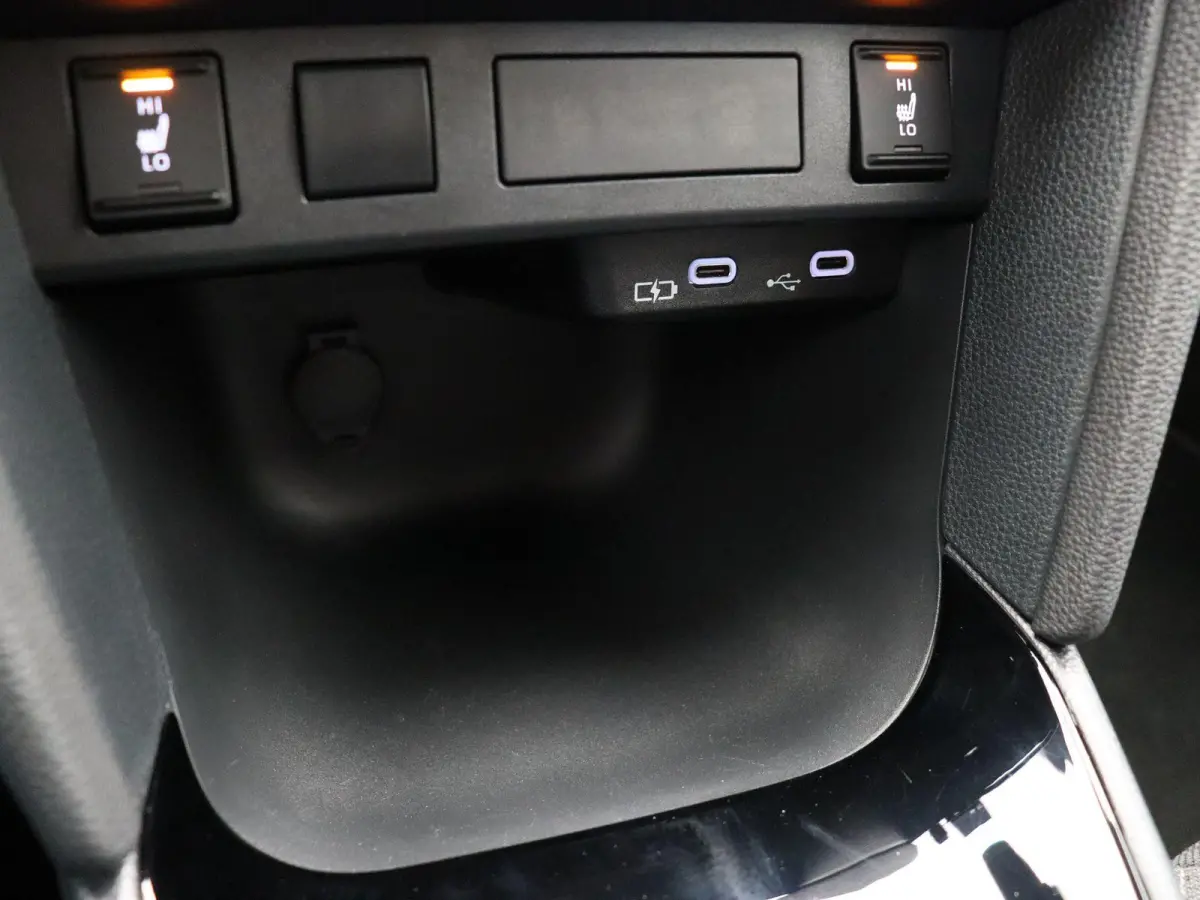 1.5 Hybrid 115 Dynamic | Stoelverwarming | Stuurwielverwarming | Apple Carplay & Android Auto |