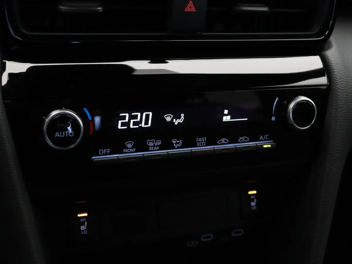 1.5 Hybrid 115 Dynamic | Stoelverwarming | Stuurwielverwarming | Apple Carplay & Android Auto |