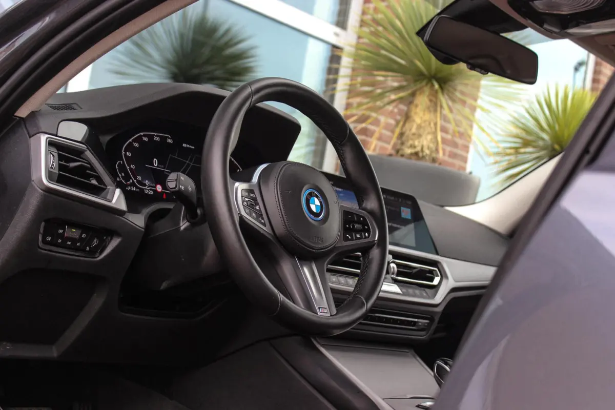 330e High Executive | 1e eigenaar | BTW auto | M-sport stuur | HiFi audio | Sportstoelen | Cruise control adaptief | Grootlichtassistent | Active Guard Plus