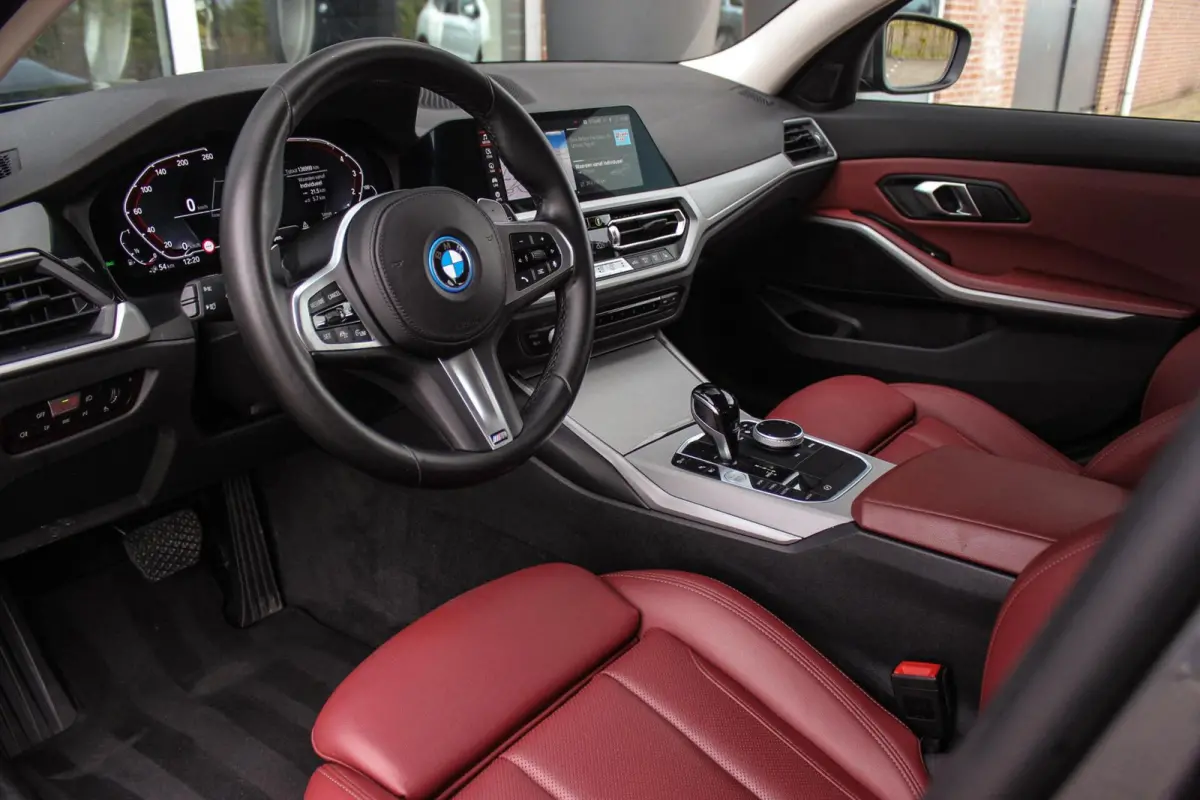 330e High Executive | 1e eigenaar | BTW auto | M-sport stuur | HiFi audio | Sportstoelen | Cruise control adaptief | Grootlichtassistent | Active Guard Plus