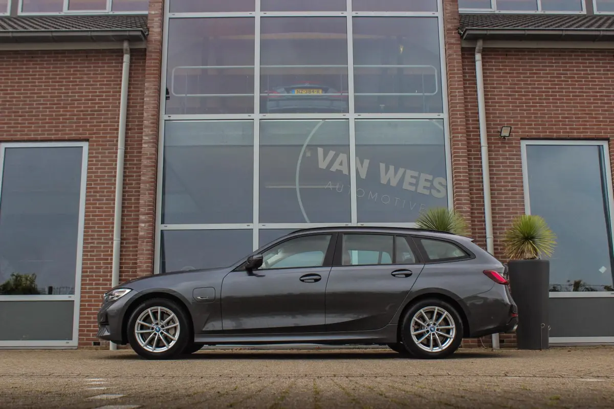 330e High Executive | 1e eigenaar | BTW auto | M-sport stuur | HiFi audio | Sportstoelen | Cruise control adaptief | Grootlichtassistent | Active Guard Plus