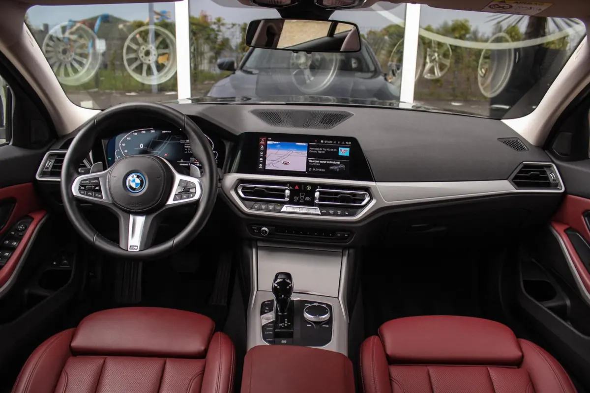 330e High Executive | 1e eigenaar | BTW auto | M-sport stuur | HiFi audio | Sportstoelen | Cruise control adaptief | Grootlichtassistent | Active Guard Plus