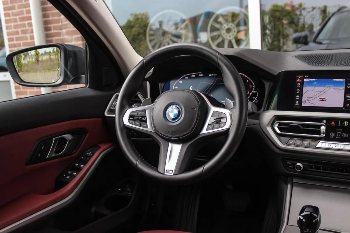 330e High Executive | 1e eigenaar | BTW auto | M-sport stuur | HiFi audio | Sportstoelen | Cruise control adaptief | Grootlichtassistent | Active Guard Plus