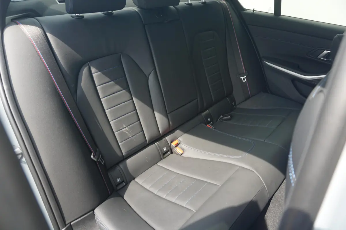M340i xDrive 19'' / Harman Kardon / Schuif-/kanteldak / Elektrisch verstelbare stoelen