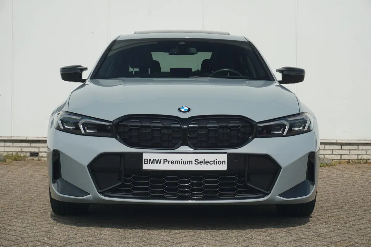 M340i xDrive 19'' / Harman Kardon / Schuif-/kanteldak / Elektrisch verstelbare stoelen
