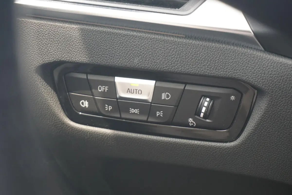 M340i xDrive 19'' / Harman Kardon / Schuif-/kanteldak / Elektrisch verstelbare stoelen