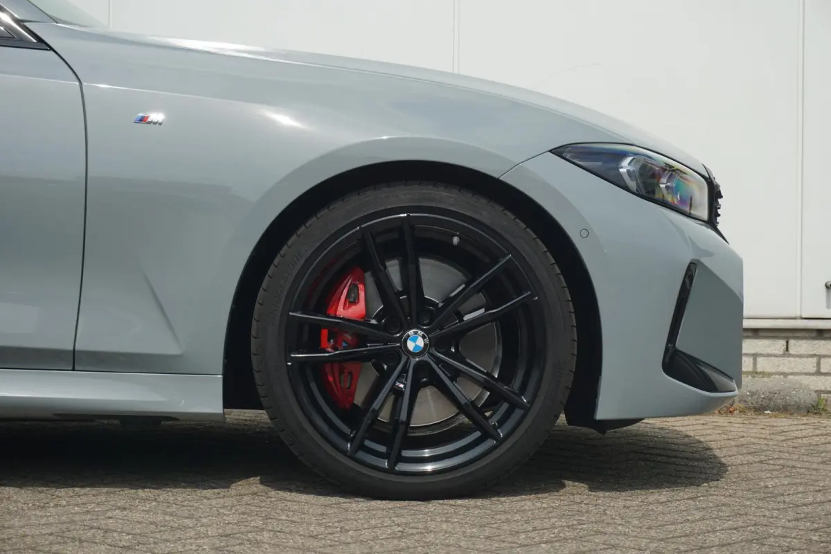 M340i xDrive 19'' / Harman Kardon / Schuif-/kanteldak / Elektrisch verstelbare stoelen