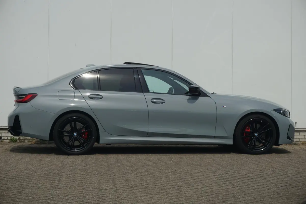 M340i xDrive 19'' / Harman Kardon / Schuif-/kanteldak / Elektrisch verstelbare stoelen