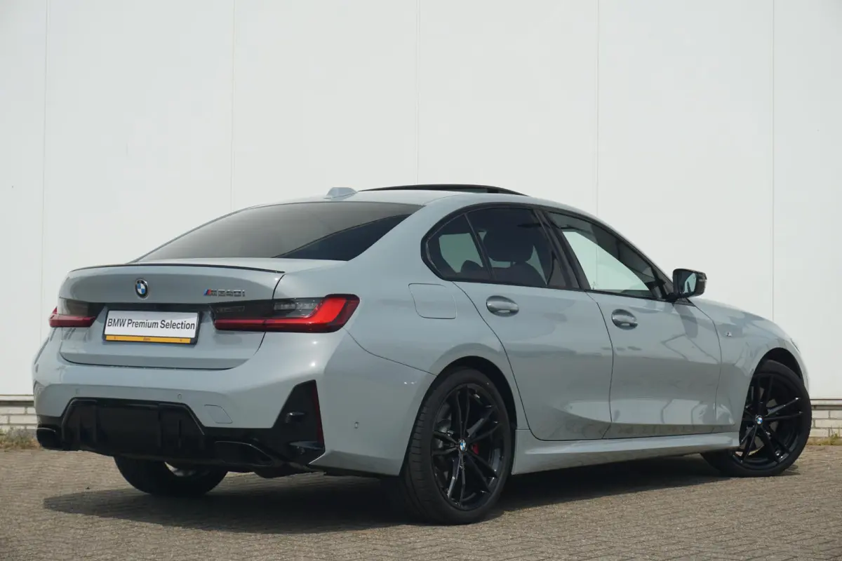 M340i xDrive 19'' / Harman Kardon / Schuif-/kanteldak / Elektrisch verstelbare stoelen