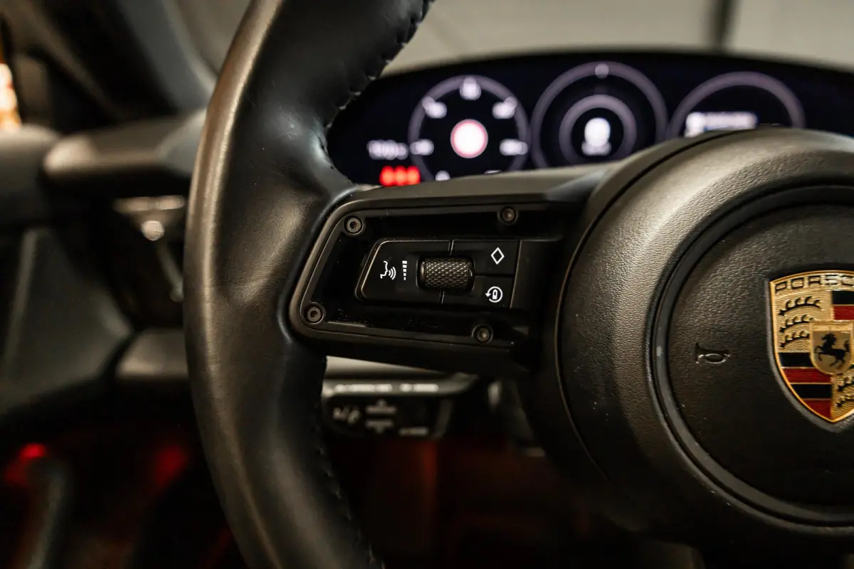 Performance 93 kWh Passenger Display | Pano | Chrono | 360 Camera