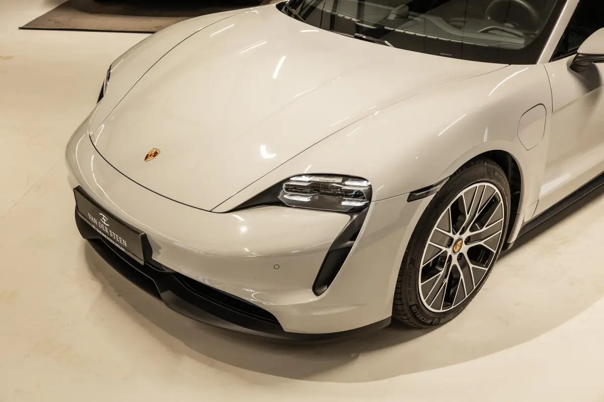 Performance 93 kWh Passenger Display | Pano | Chrono | 360 Camera