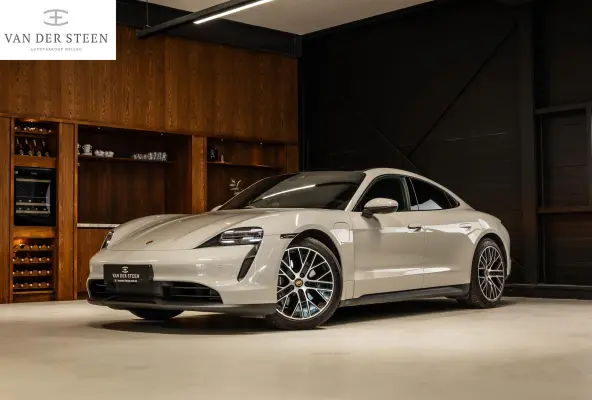 Performance 93 kWh Passenger Display | Pano | Chrono | 360 Camera
