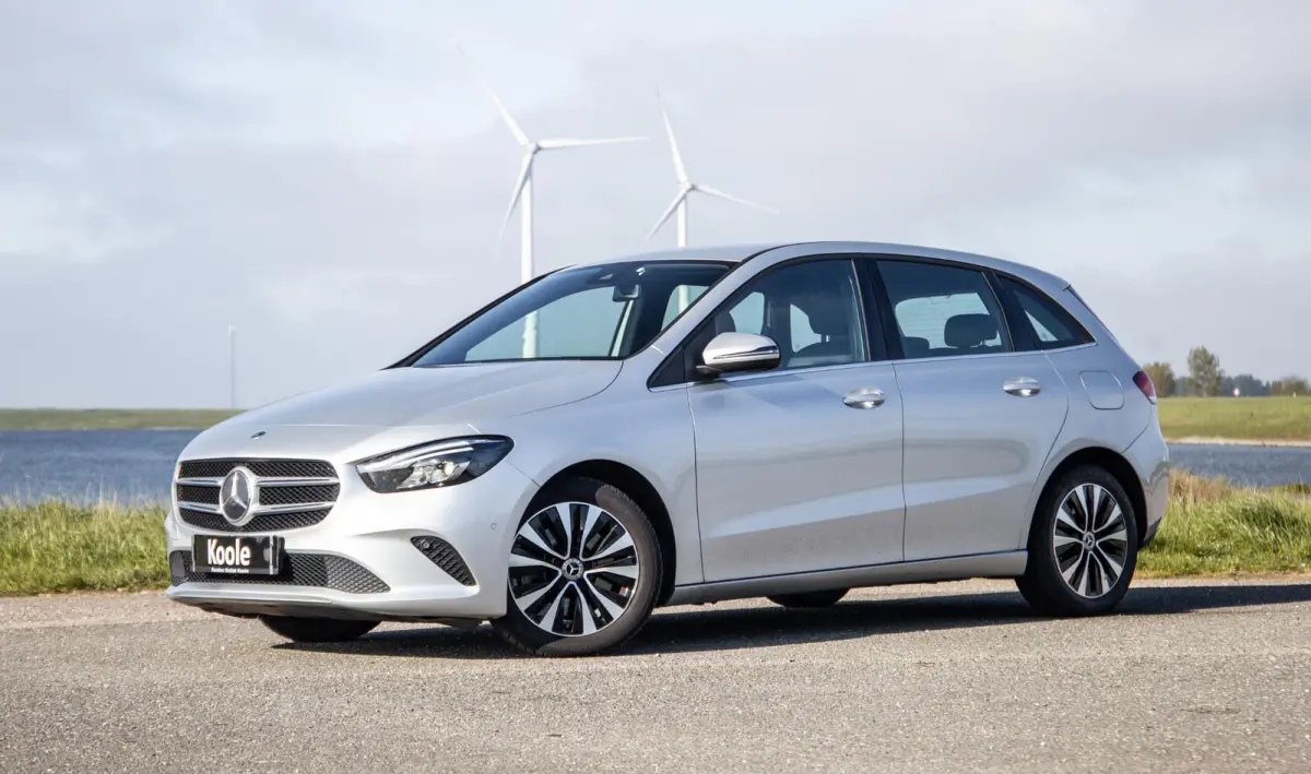 250 e Premium Plus DEALER ONDERHOUDEN / STOELVERWARMING / CARPLAY / CAMERA