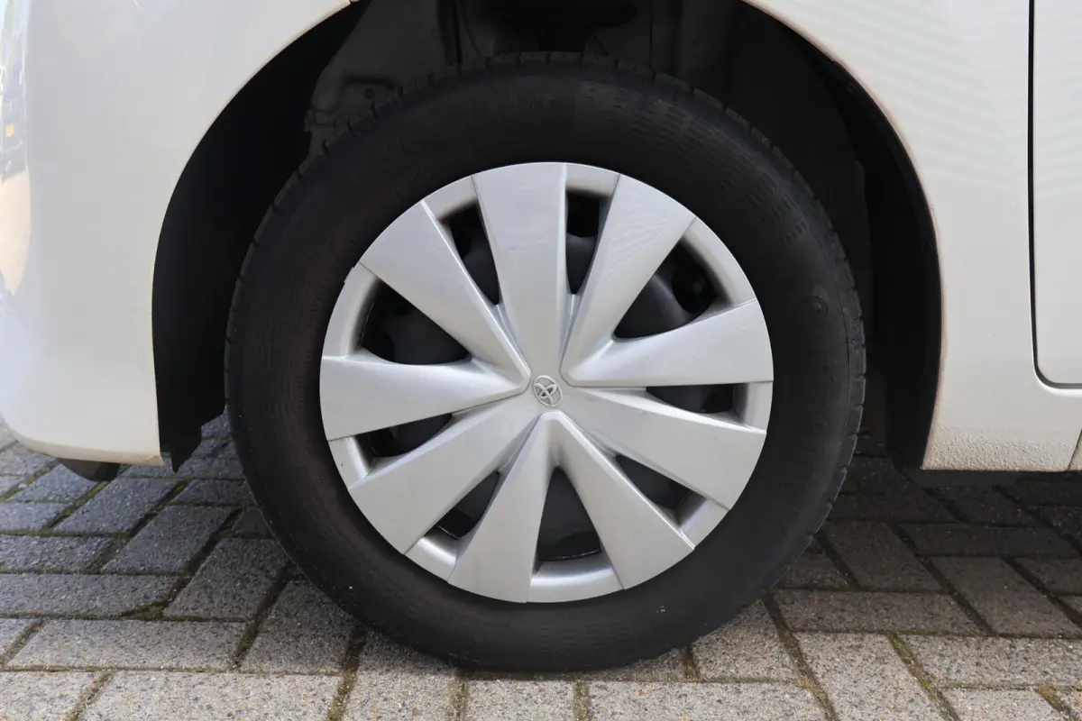 1.0 VVT-i x-fun 1e Eigenaar | Dealer Onderh | BTW | NAP | Airco | Bluetooth | Elek Ramen | LED | Start/Stop | Hill-Hold