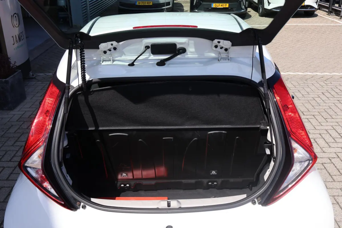 1.0 VVT-i x-fun 1e Eigenaar | Dealer Onderh | BTW | NAP | Airco | Bluetooth | Elek Ramen | LED | Start/Stop | Hill-Hold