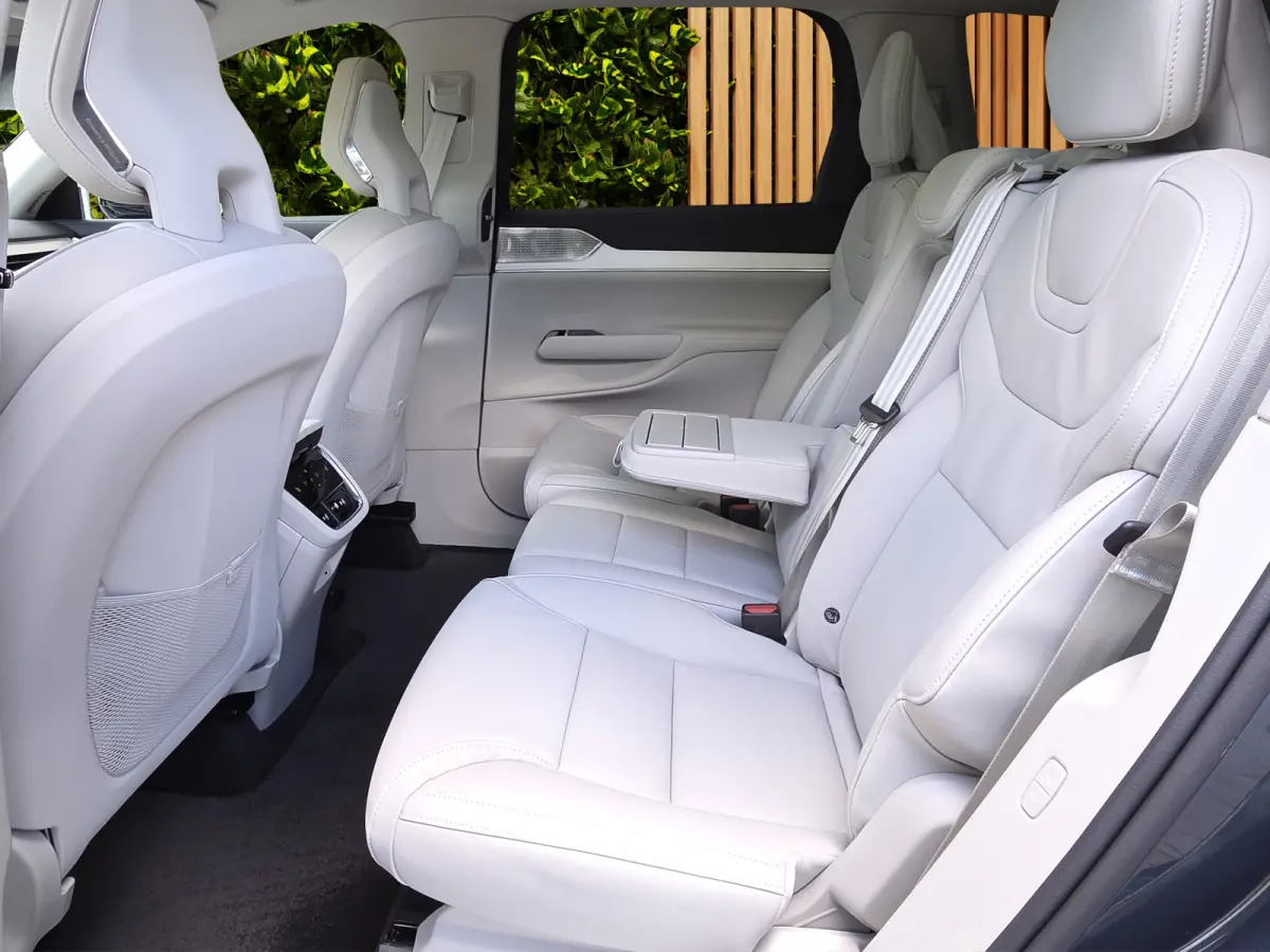 Twin Motor Performance Ultra 7p. 106 kWh | Bowers&Wilkins | Luchtvering | Massage | 22" Velgen