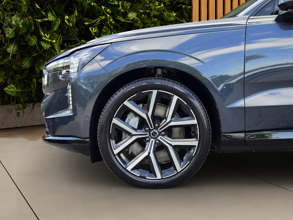 Twin Motor Performance Ultra 7p. 106 kWh | Bowers&Wilkins | Massage | Soft-close | 22" Velgen