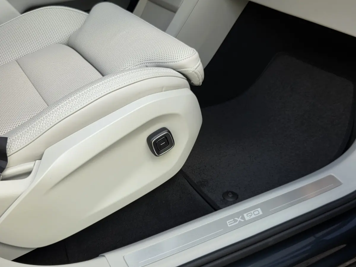 Twin Motor Performance Ultra 7p. 106 kWh | Bowers&Wilkins | Massage | Soft-close | 22" Velgen