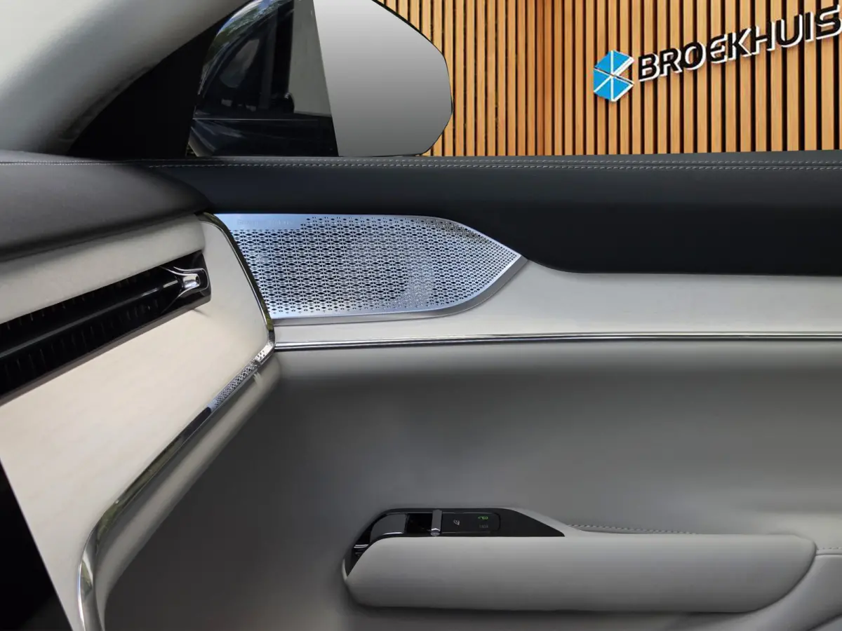 Twin Motor Performance Ultra 7p. 106 kWh | Bowers&Wilkins | Massage | Soft-close | 22" Velgen